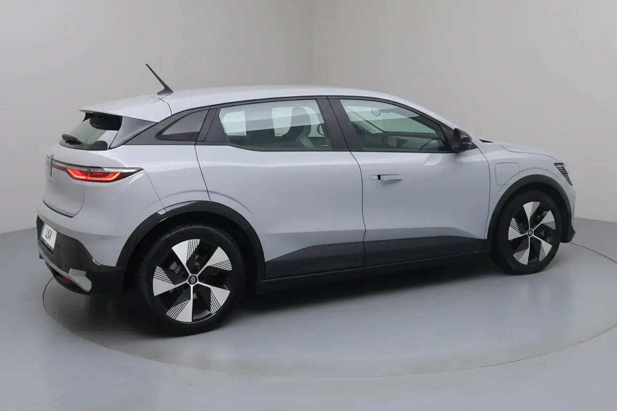 Renault Mégane E-Tech Strasbourg vue 3 Renault Mégane E-Tech en leasing sans apport à Strasbourg — vue 3