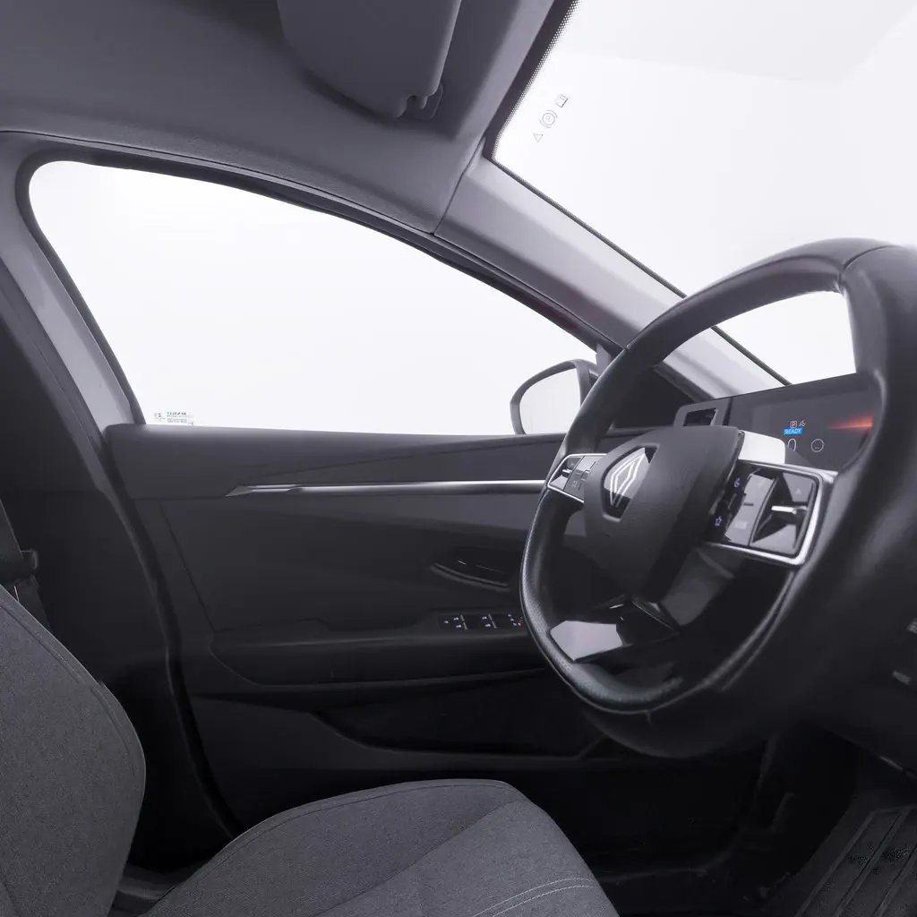 Renault Mégane E-Tech Strasbourg vue 4 Renault Mégane E-Tech en leasing sans apport à Strasbourg — vue 4